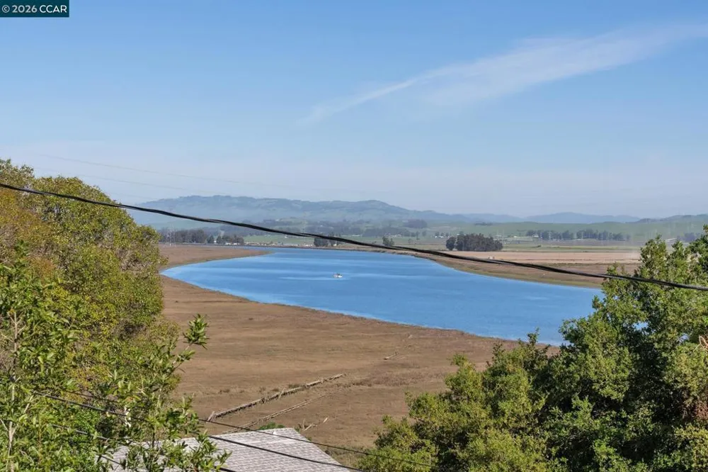 66 Bridge Rd Novato, CA 94945