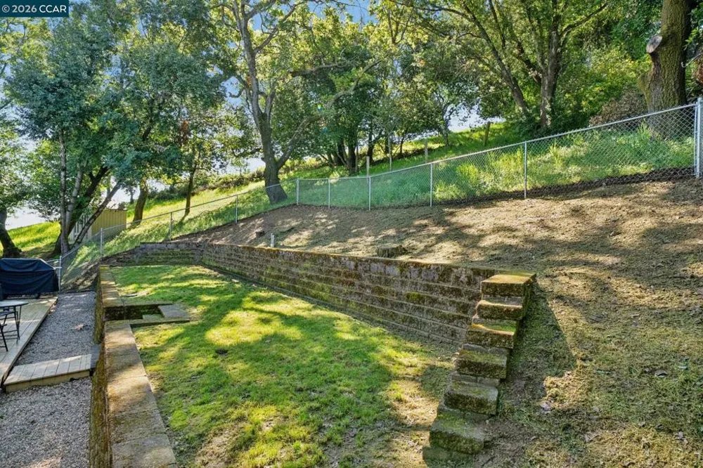 66 Bridge Rd Novato, CA 94945