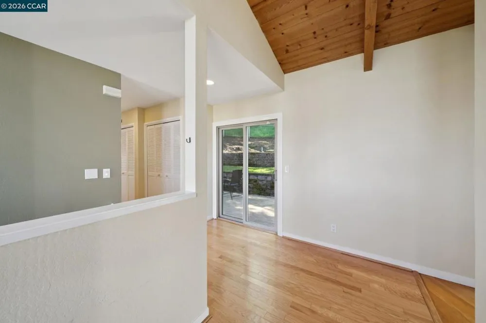 66 Bridge Rd Novato, CA 94945