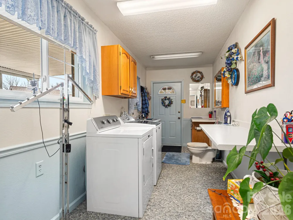 727 Jenkins Valley Road Alexander, NC 28701