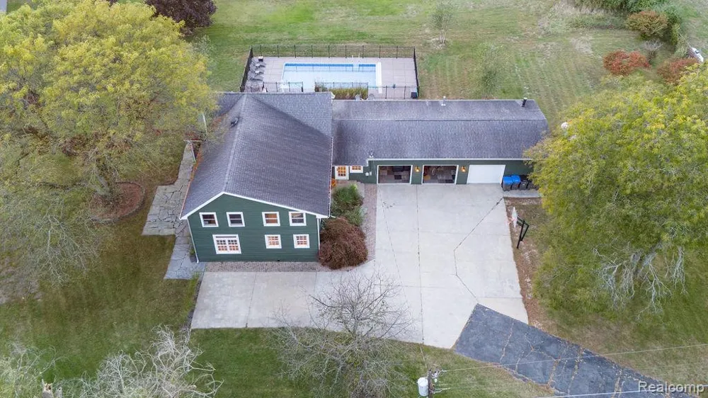9695 Community Hall Road New Buffalo Township, MI 49129