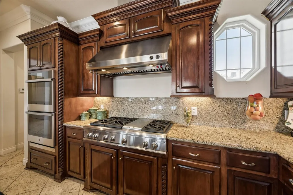 218 Catamaran Drive Tiki Island, TX 77554