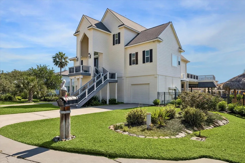 218 Catamaran Drive Tiki Island, TX 77554