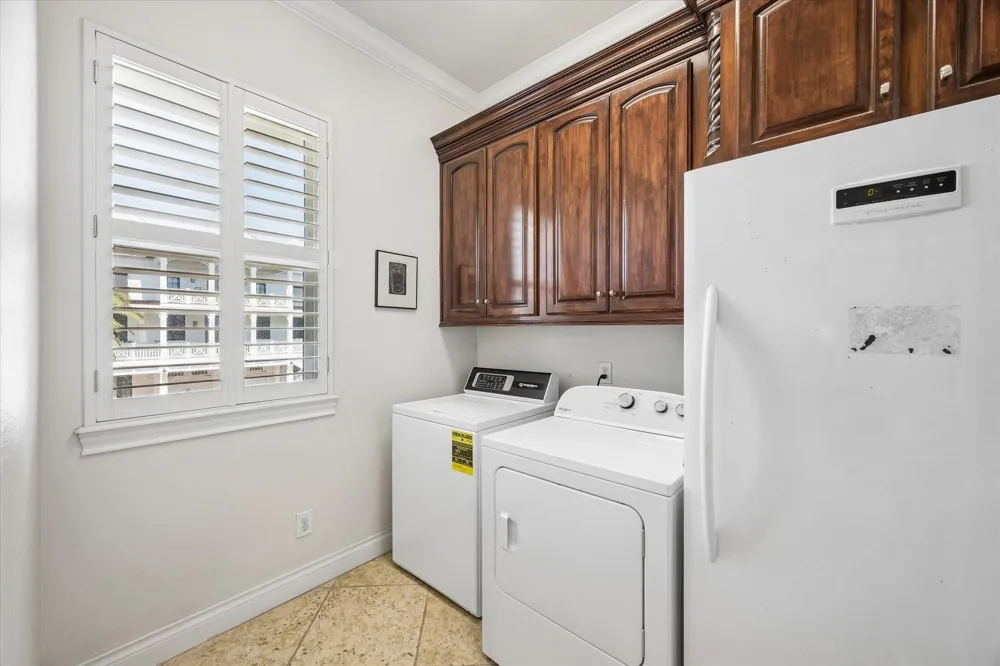 218 Catamaran Drive Tiki Island, TX 77554