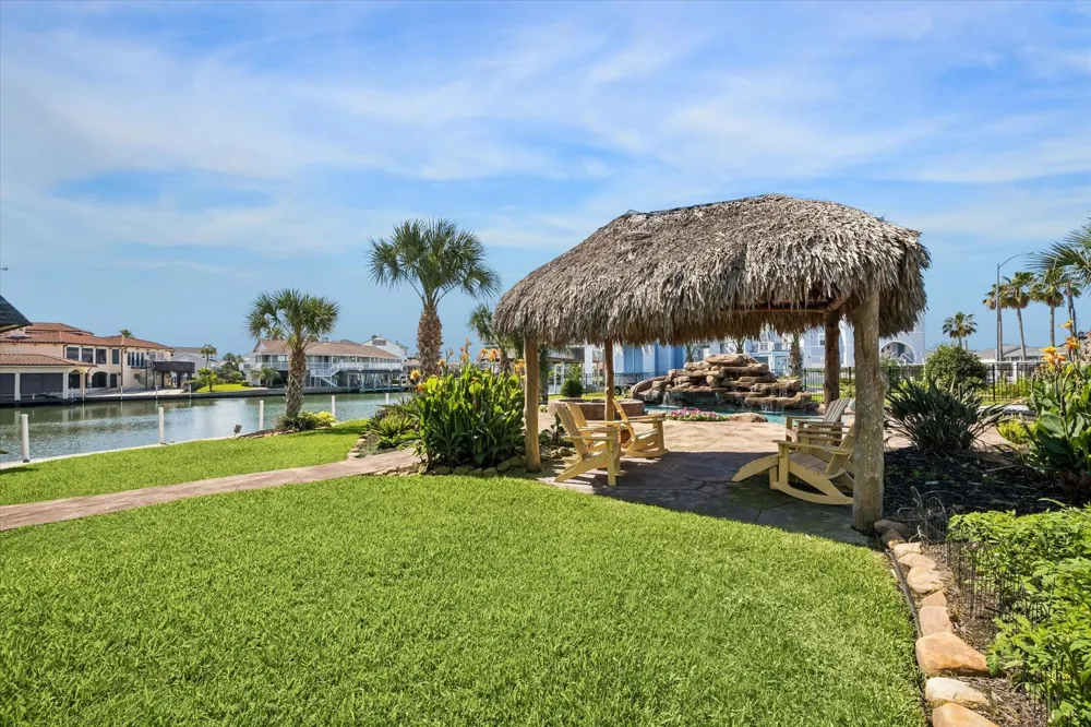 218 Catamaran Drive Tiki Island, TX 77554
