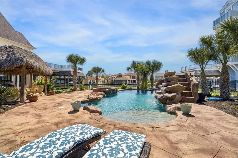 218 Catamaran Drive Tiki Island, TX 77554