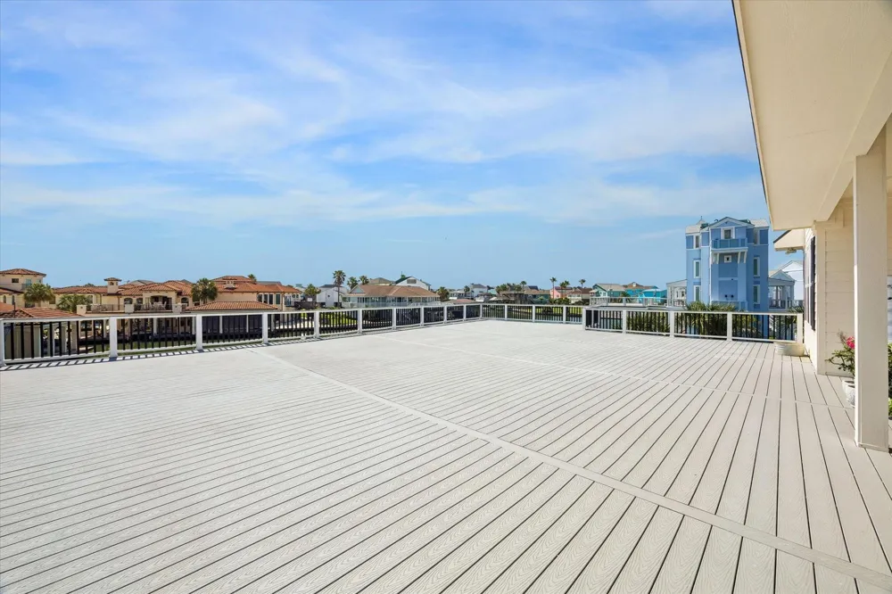 218 Catamaran Drive Tiki Island, TX 77554