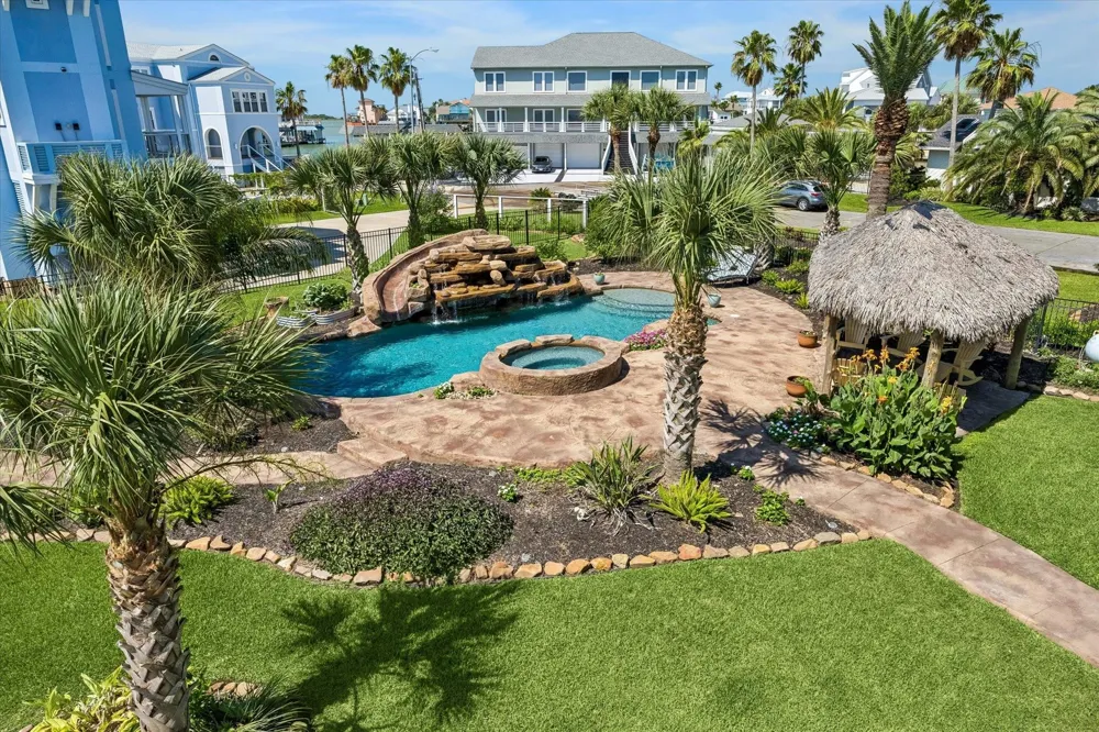 218 Catamaran Drive Tiki Island, TX 77554