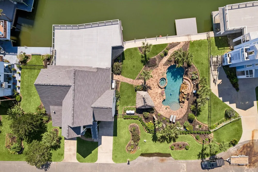 218 Catamaran Drive Tiki Island, TX 77554