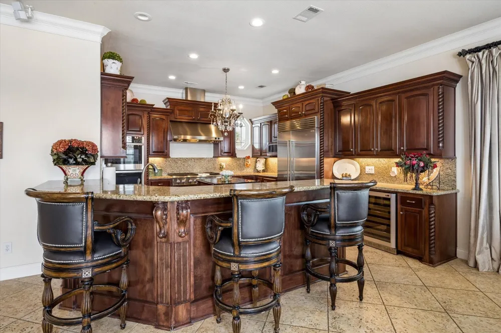218 Catamaran Drive Tiki Island, TX 77554