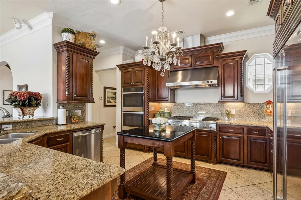 218 Catamaran Drive Tiki Island, TX 77554
