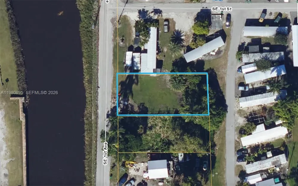 205 SE 1st Ave South Bay, FL 33493