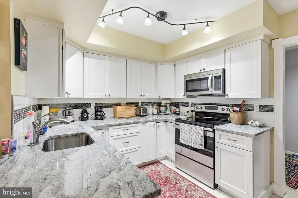 171 CENTURA Cherry Hill, NJ 08003