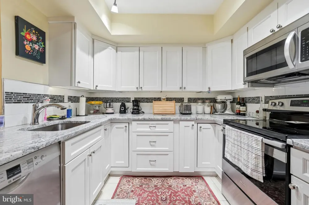 171 CENTURA Cherry Hill, NJ 08003