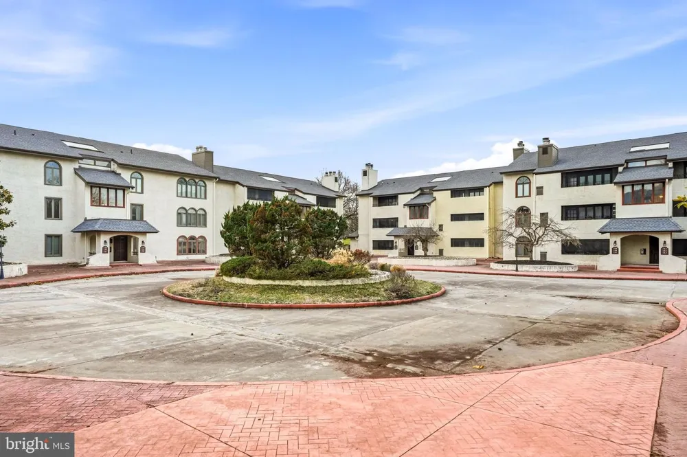 171 CENTURA Cherry Hill, NJ 08003