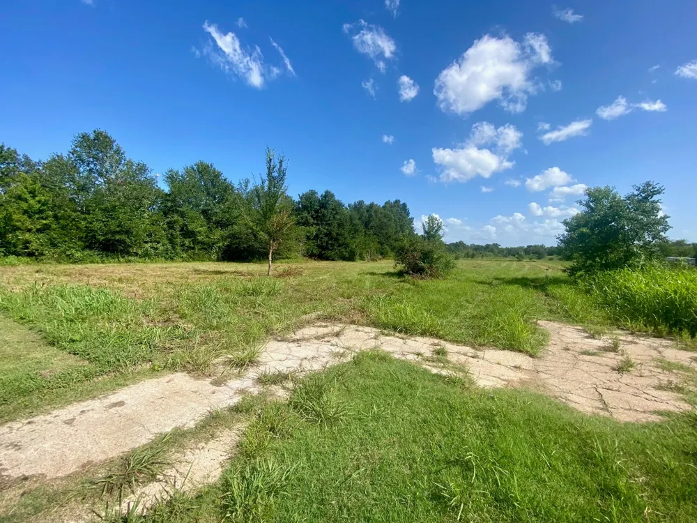 135 Jb Mcduff Drive Crockett, TX 75835