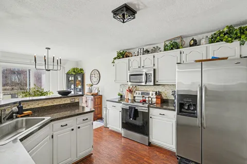 4404 Willow View Court