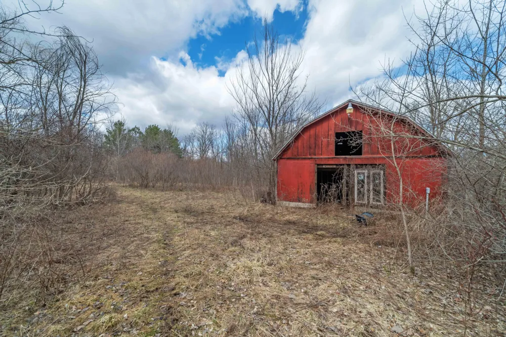 2725 S Duck Lake Road Highland, MI 48356