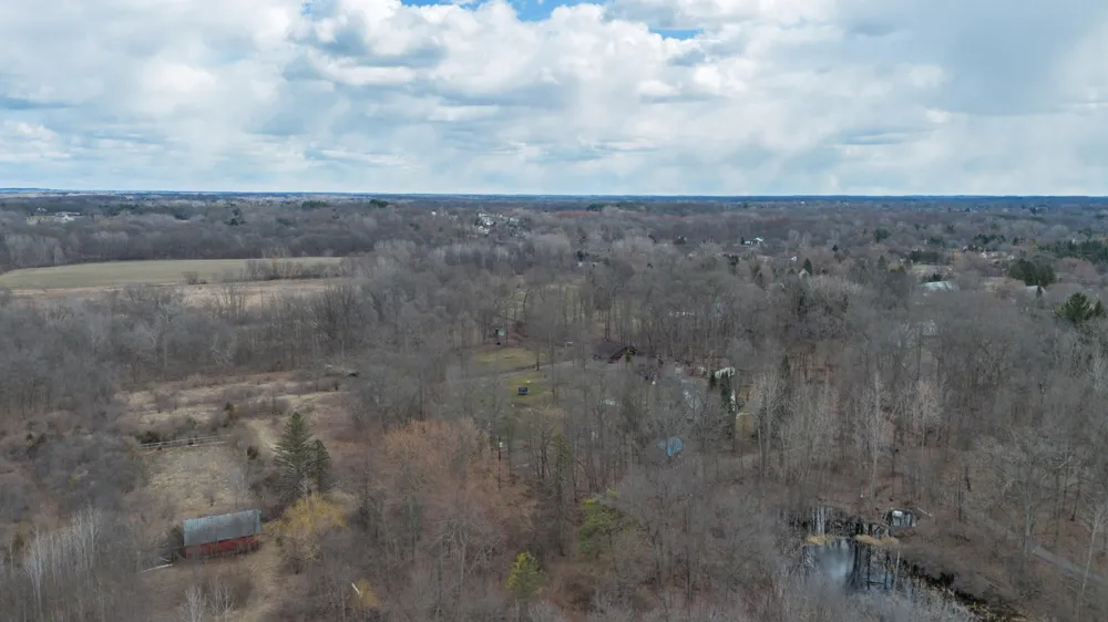 2725 S Duck Lake Road Highland, MI 48356