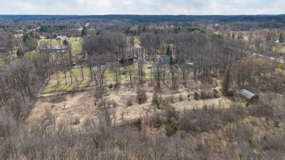 2725 S Duck Lake Road Highland, MI 48356