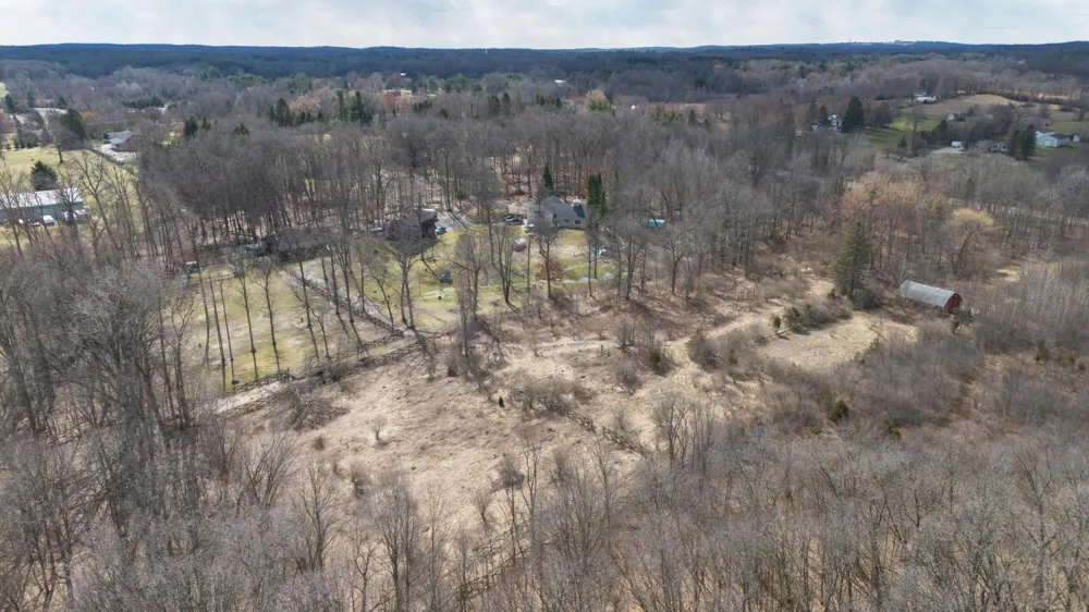 2725 S Duck Lake Road Highland, MI 48356