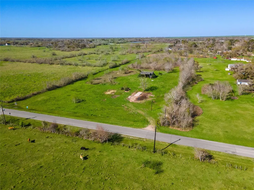 7522 S F Austin Jones Creek, TX 77541