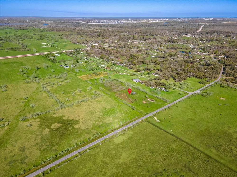 7522 S F Austin Jones Creek, TX 77541