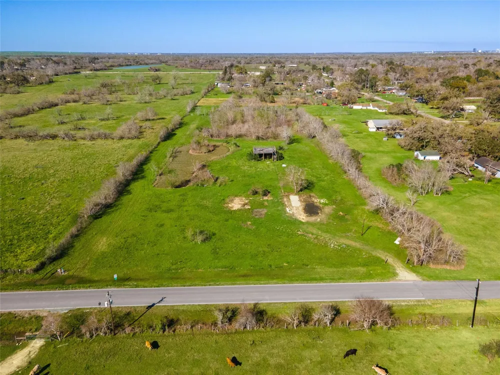 7522 S F Austin Jones Creek, TX 77541