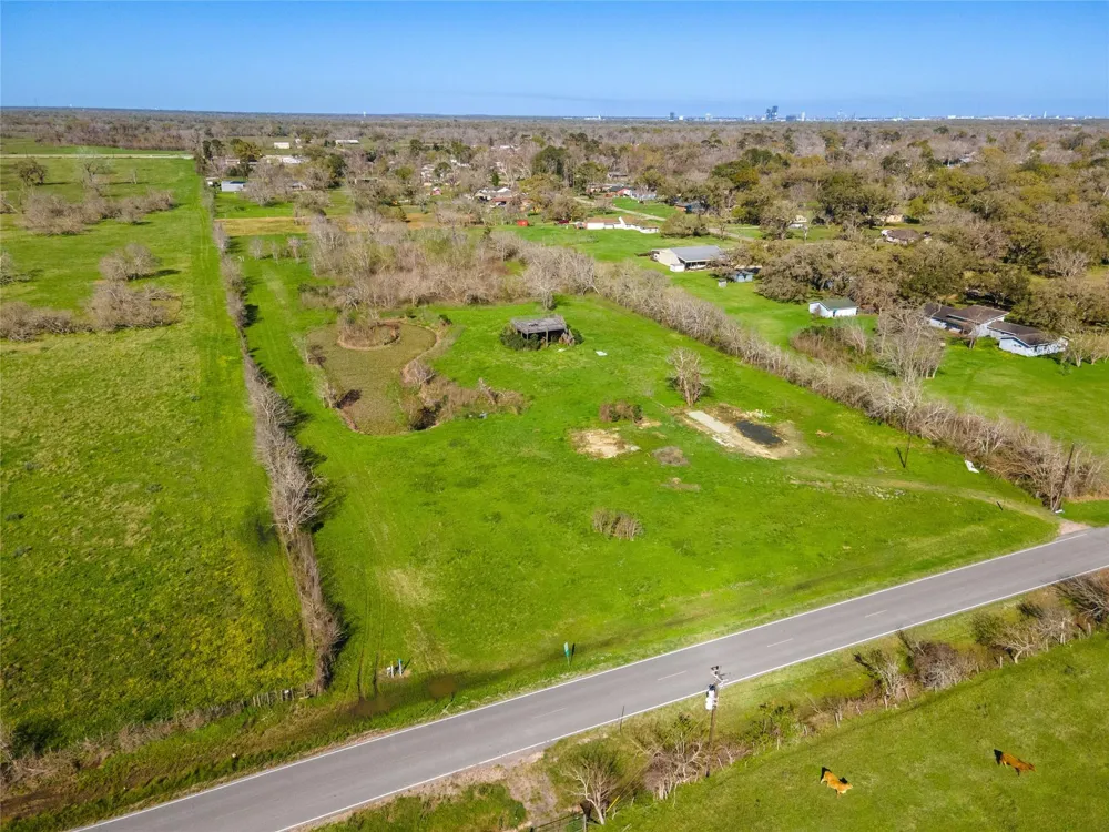 7522 S F Austin Jones Creek, TX 77541