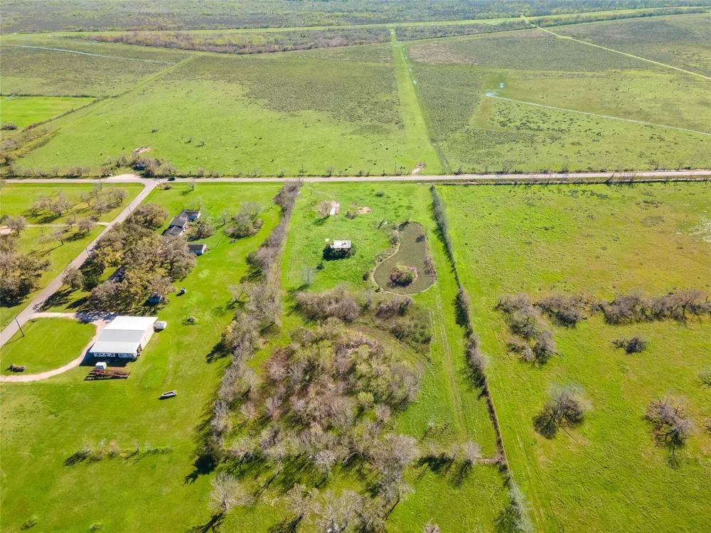 7522 S F Austin Jones Creek, TX 77541