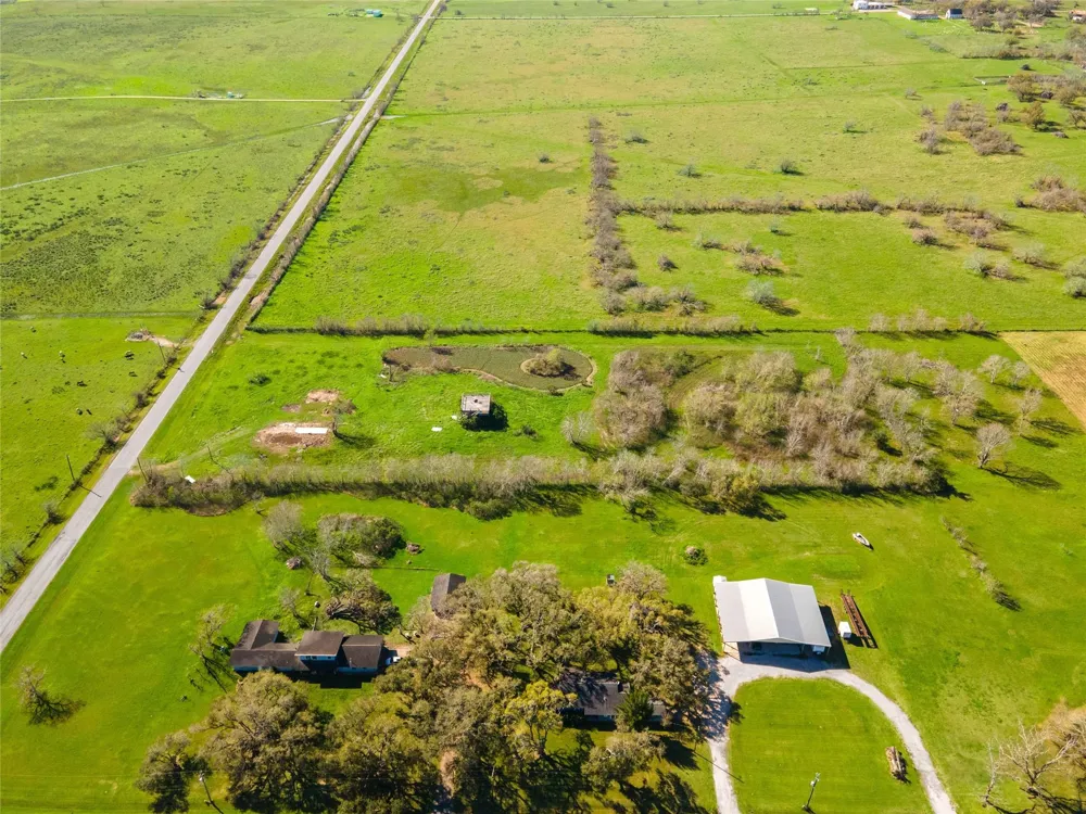7522 S F Austin Jones Creek, TX 77541