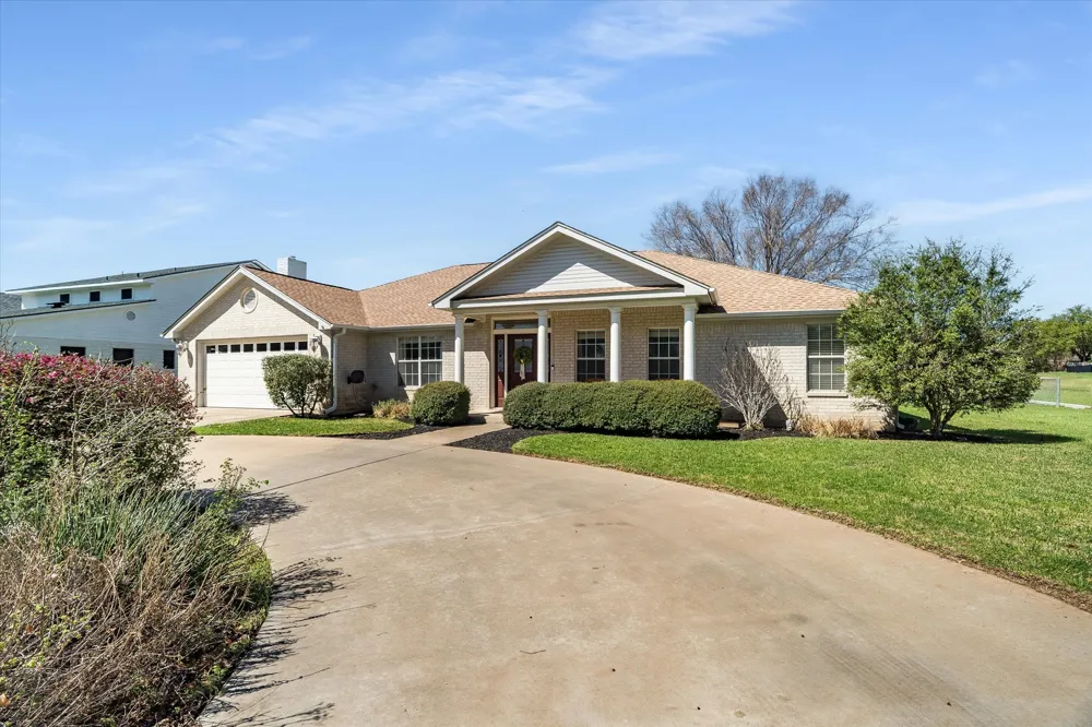 104 Firestone Place Meadowlakes, TX 78654