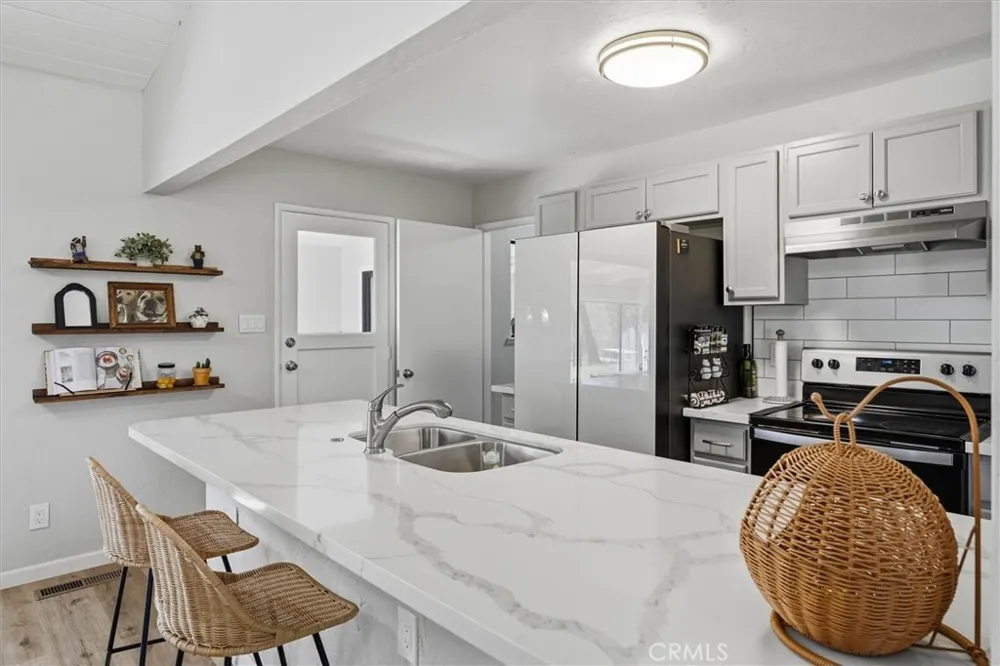 45430 Lauri Oakhurst, CA 93644