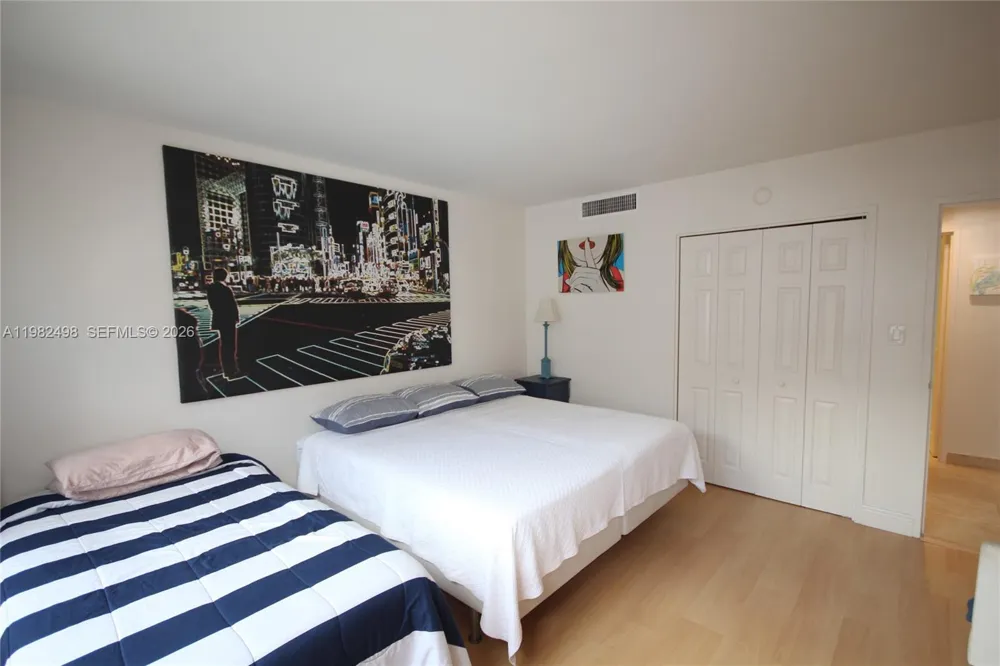 5161 COLLINS AV #1004 Miami Beach, FL 33140