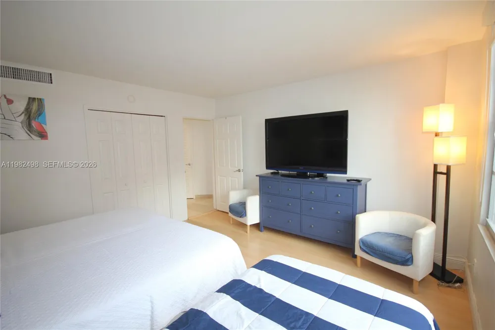 5161 COLLINS AV #1004 Miami Beach, FL 33140