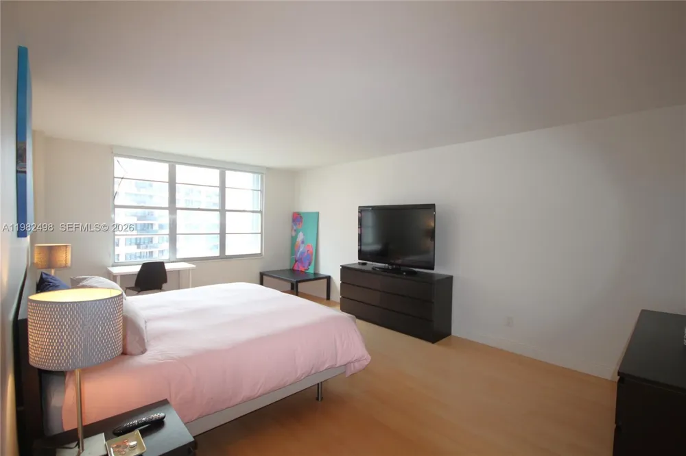 5161 COLLINS AV #1004 Miami Beach, FL 33140