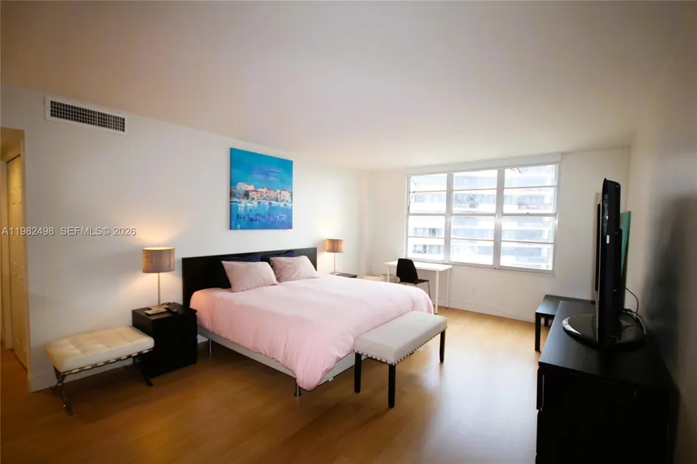 5161 COLLINS AV #1004 Miami Beach, FL 33140