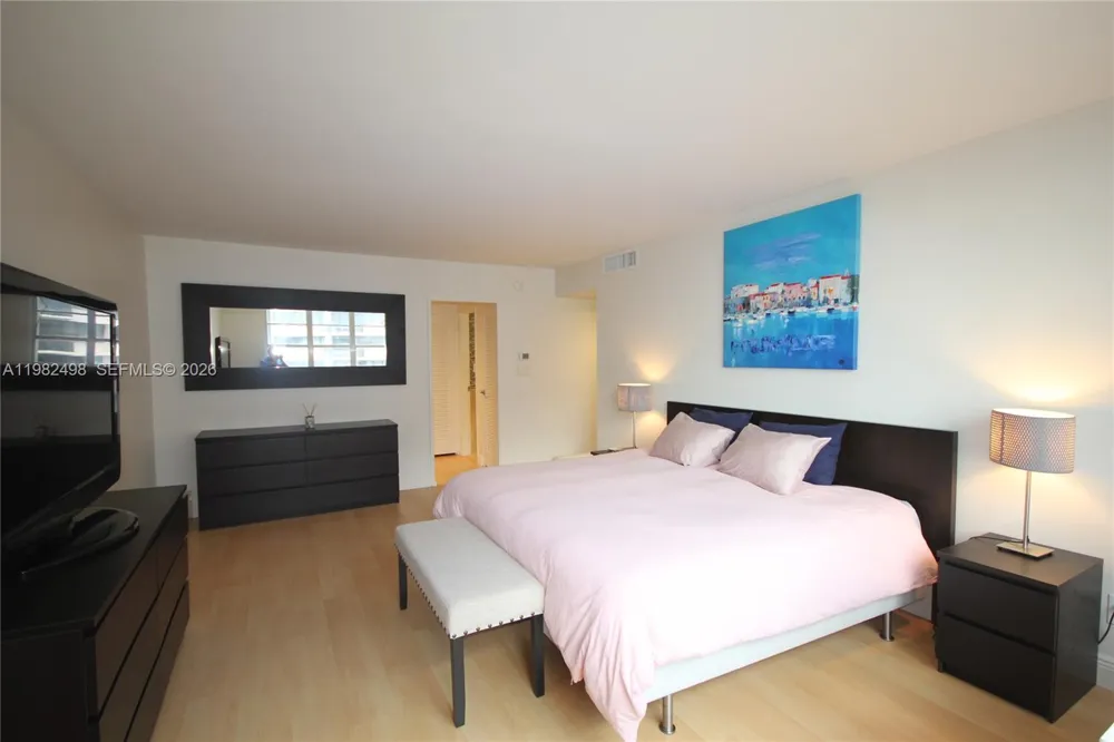 5161 COLLINS AV #1004 Miami Beach, FL 33140