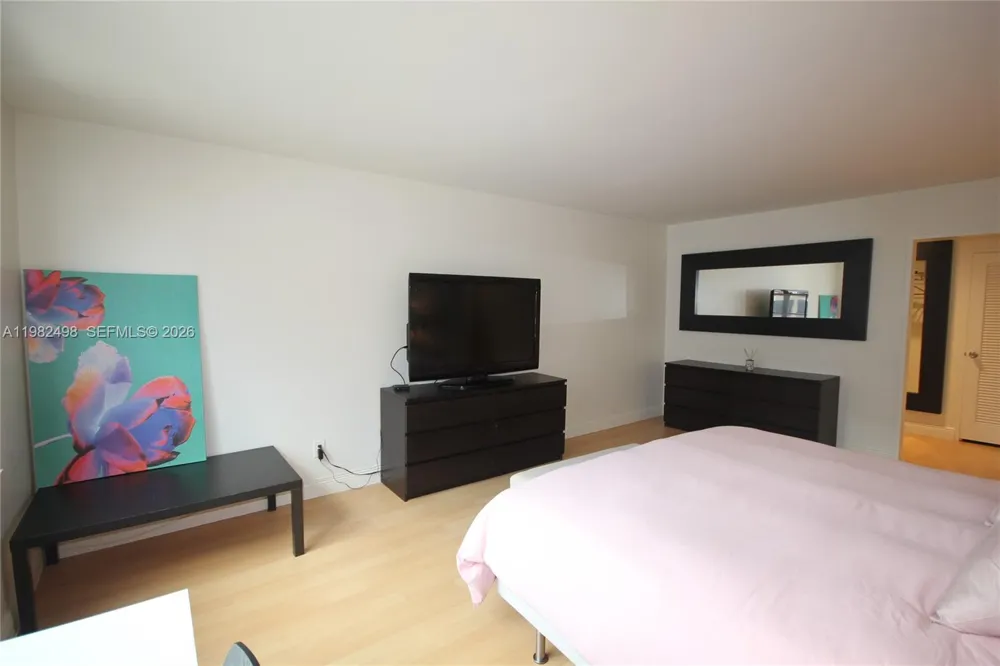 5161 COLLINS AV #1004 Miami Beach, FL 33140
