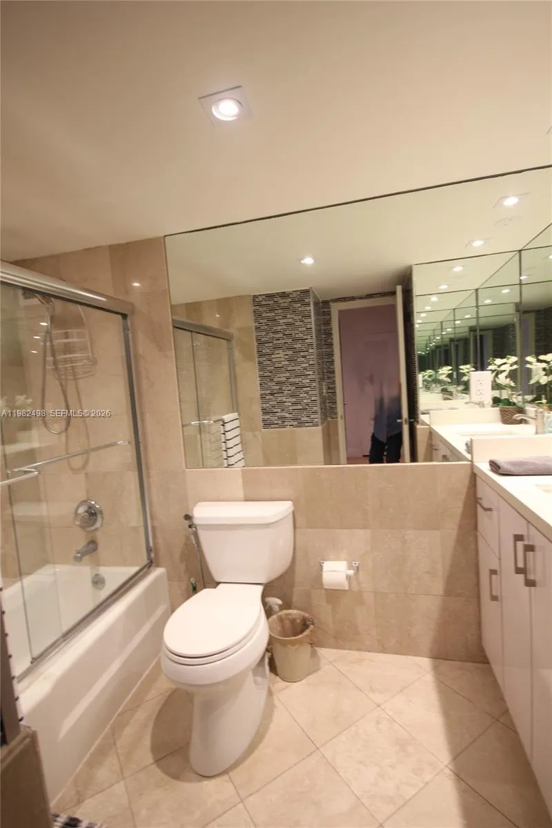 5161 COLLINS AV #1004 Miami Beach, FL 33140