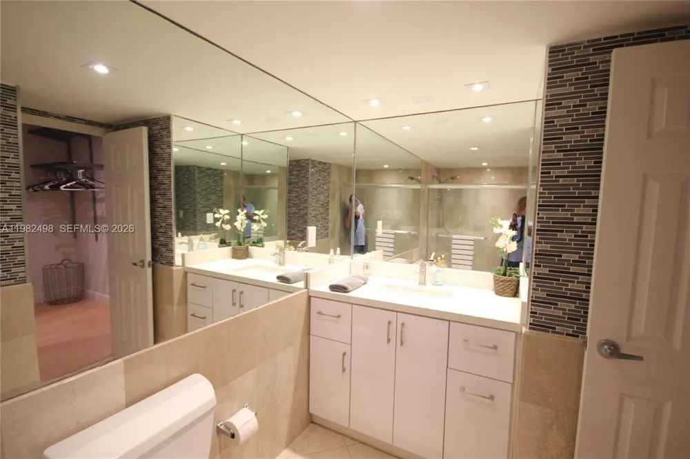 5161 COLLINS AV #1004 Miami Beach, FL 33140