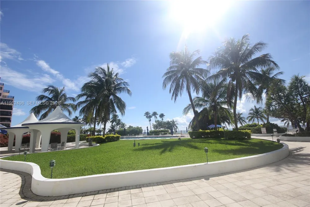 5161 COLLINS AV #1004 Miami Beach, FL 33140