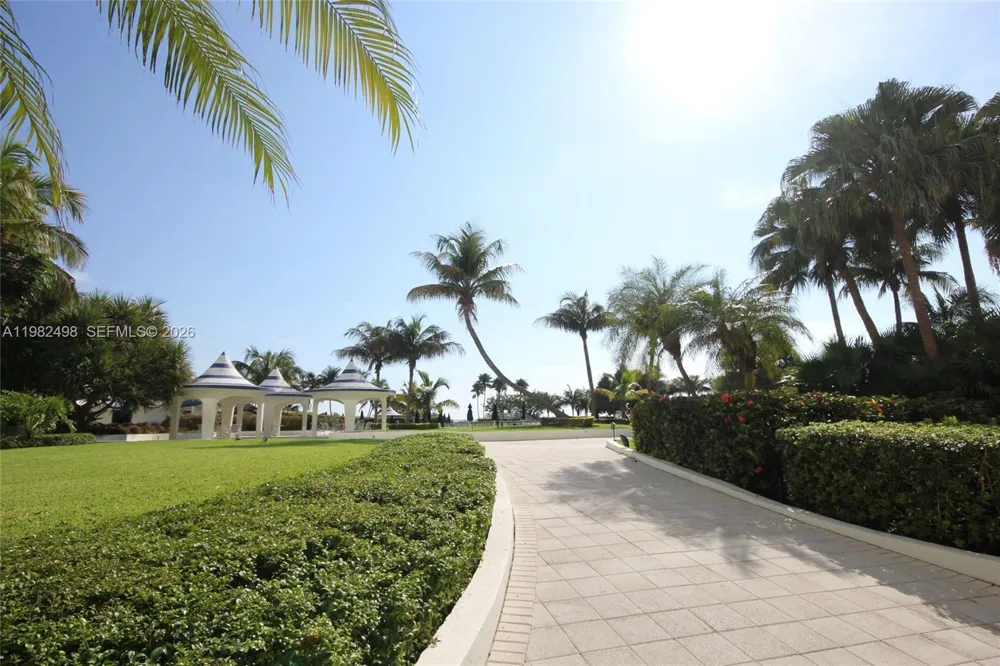 5161 COLLINS AV #1004 Miami Beach, FL 33140