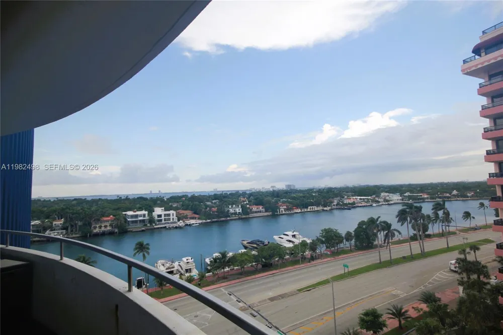 5161 COLLINS AV #1004 Miami Beach, FL 33140