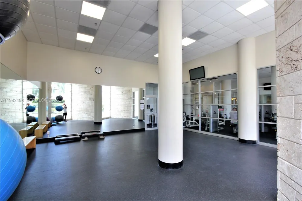5161 COLLINS AV #1004 Miami Beach, FL 33140