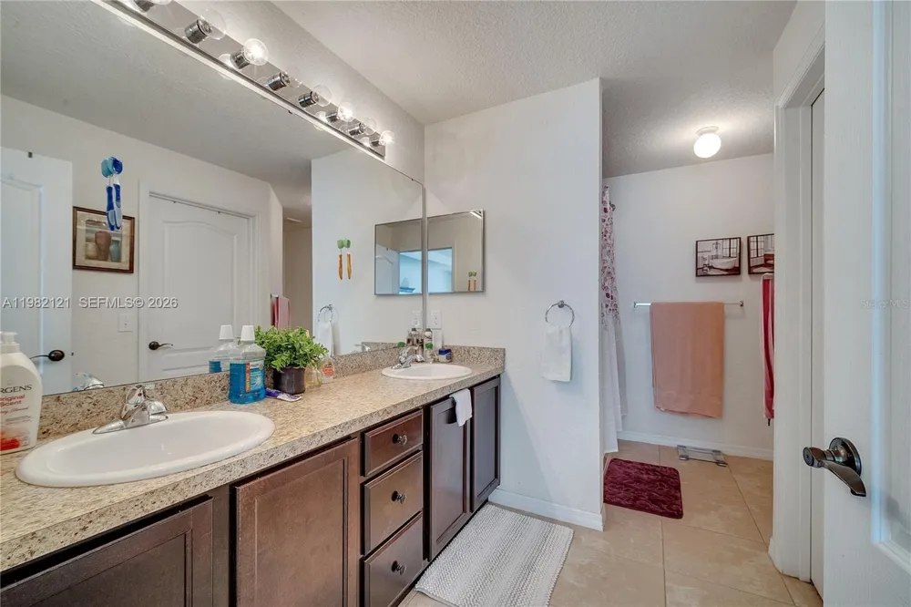 1317 Conch Key Ln Davenport, FL 33837