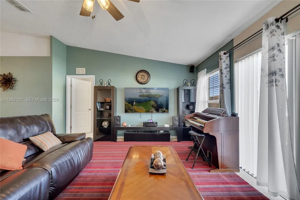 1317 Conch Key Ln Davenport, FL 33837
