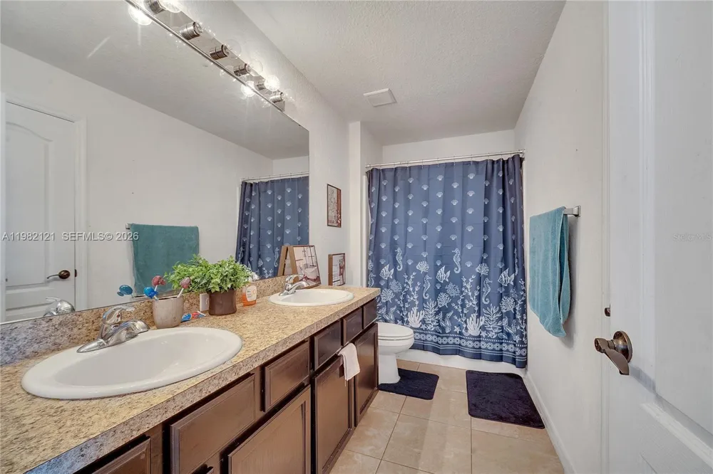 1317 Conch Key Ln Davenport, FL 33837