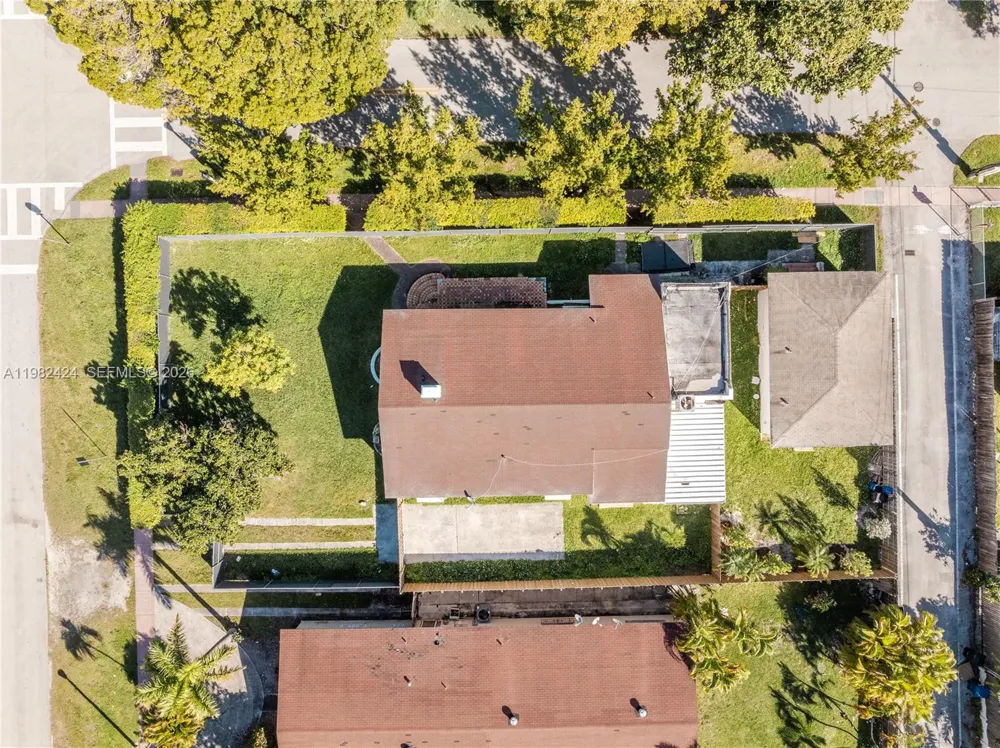 1255 Lenox Ave Miami Beach, FL 33139