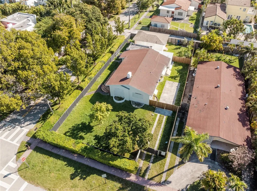 1255 Lenox Ave Miami Beach, FL 33139